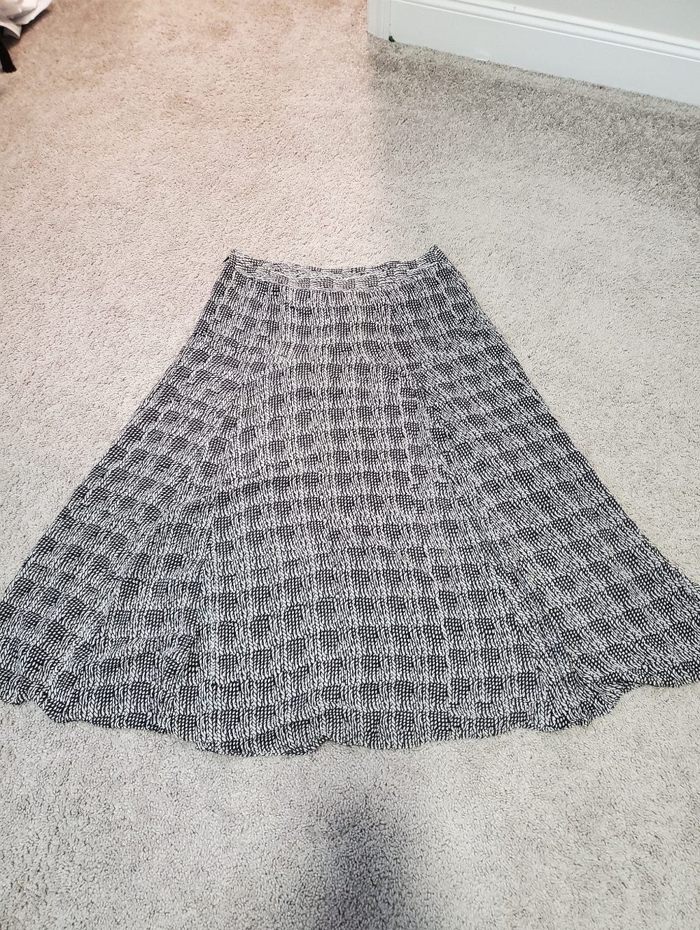 Cabi Flowy Black And White Midi Skirt Size 12